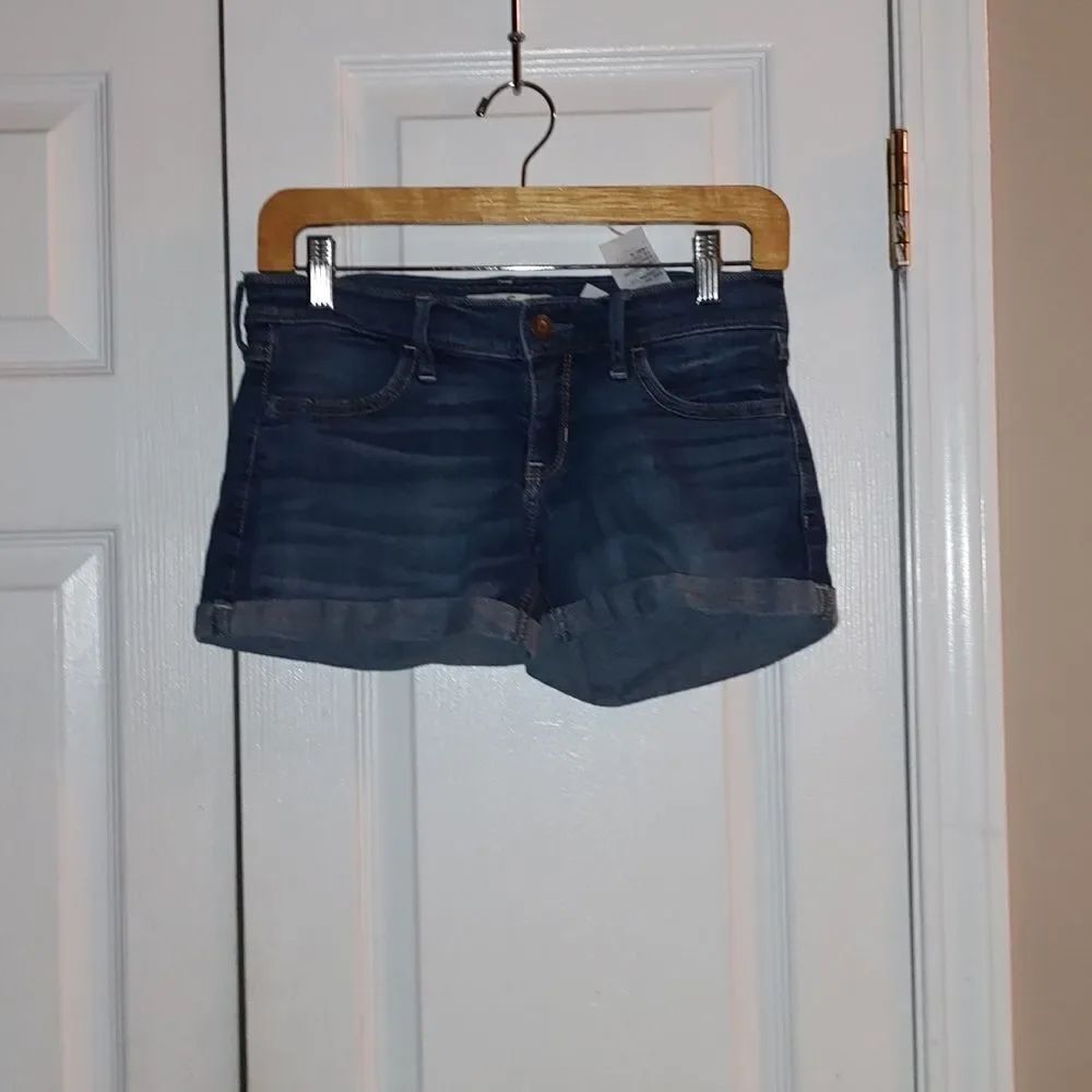Hollister denim short shorts  Sz 1  Waist 25  EUC